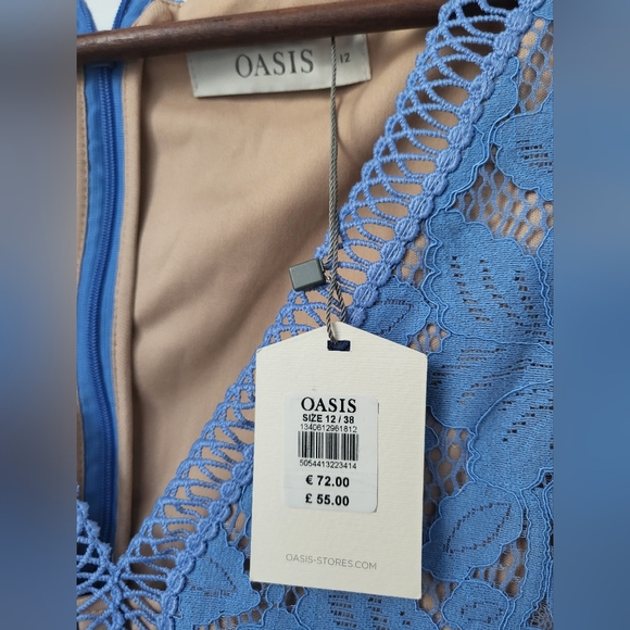 Oasis Lace Dress - Picture 5 of 10